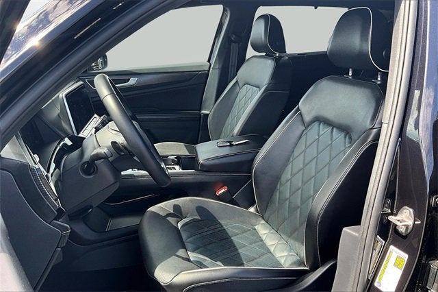 2024 Volkswagen Atlas Cross Sport 2.0T SEL Premium R-Line