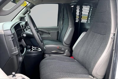 2025 Chevrolet Express Cargo WT