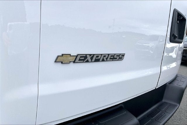2025 Chevrolet Express Cargo WT